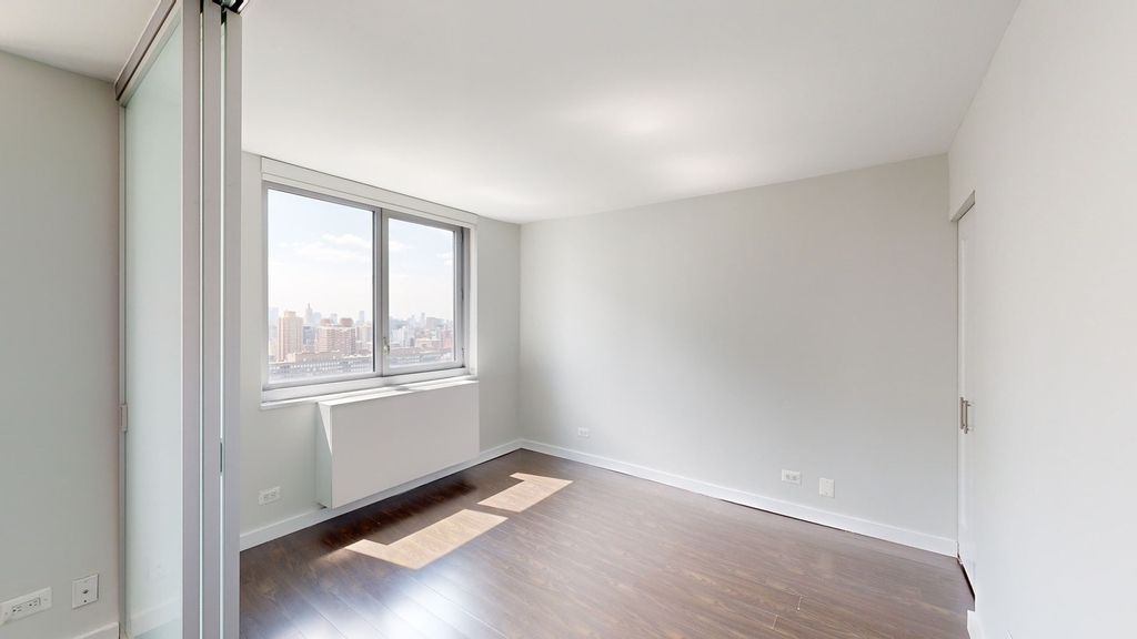 401 E 34th St - Photo 3