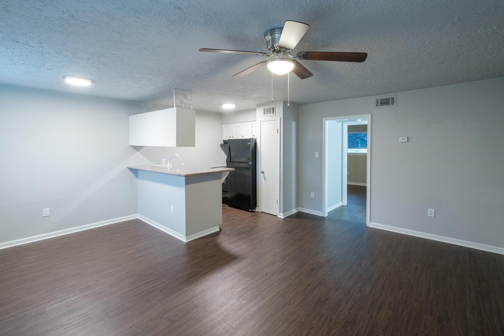 6519 Sloan St - Photo 4