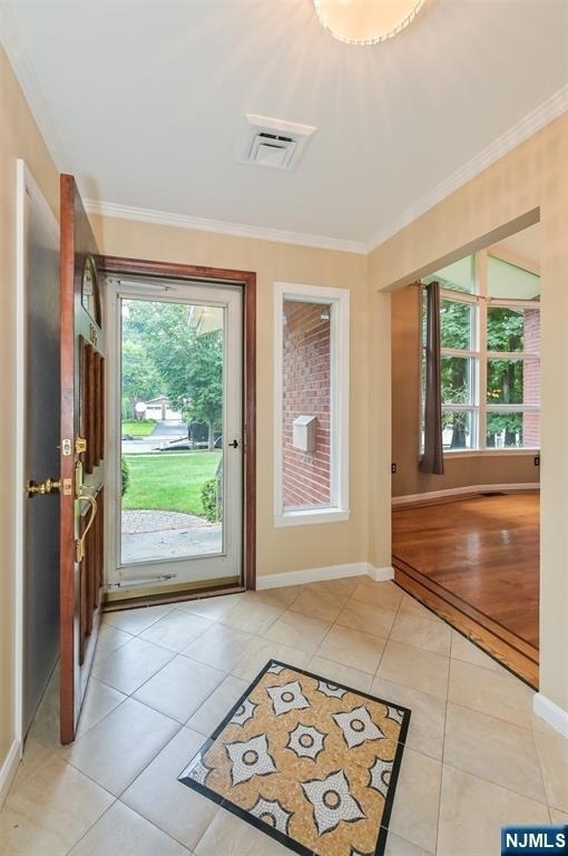 135 Elmwood - Photo 2
