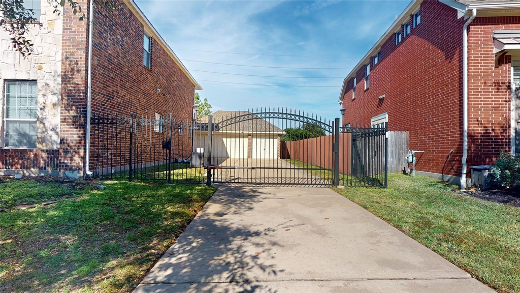 8538 Sunrise Meadow Lane - Photo 43