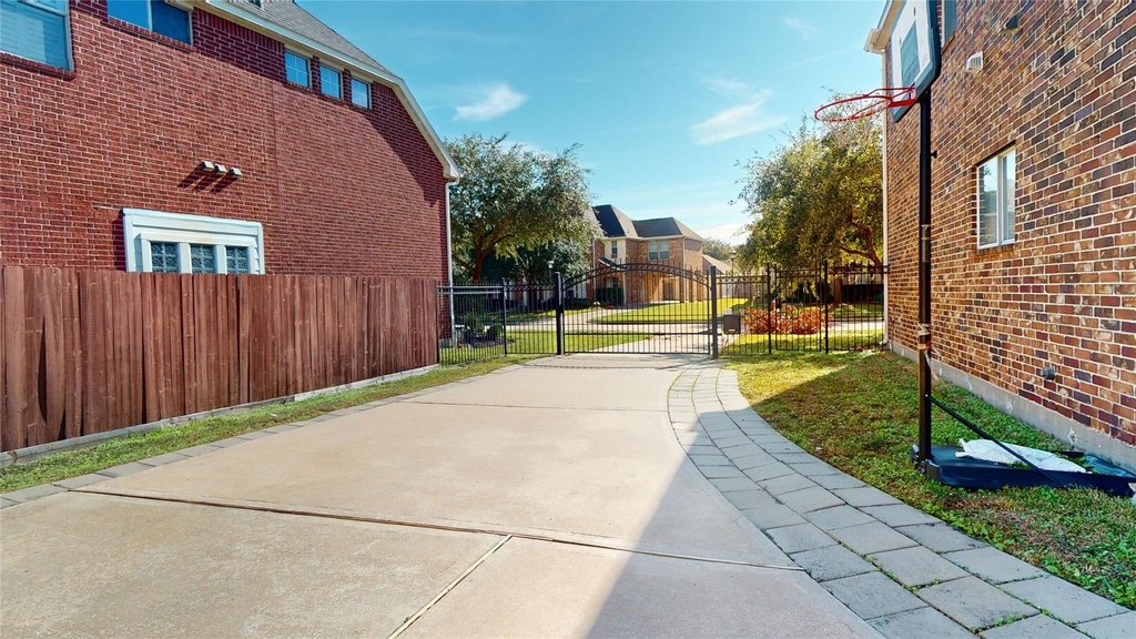 8538 Sunrise Meadow Lane - Photo 44