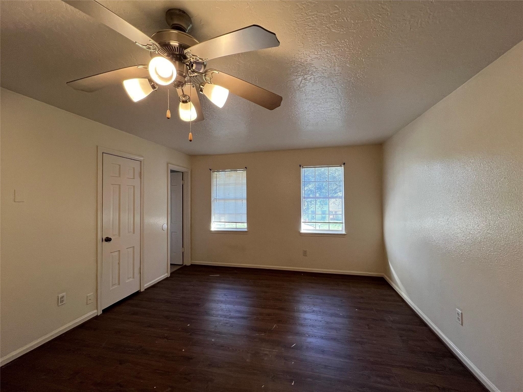 553 Roanoke St Drive - Photo 6