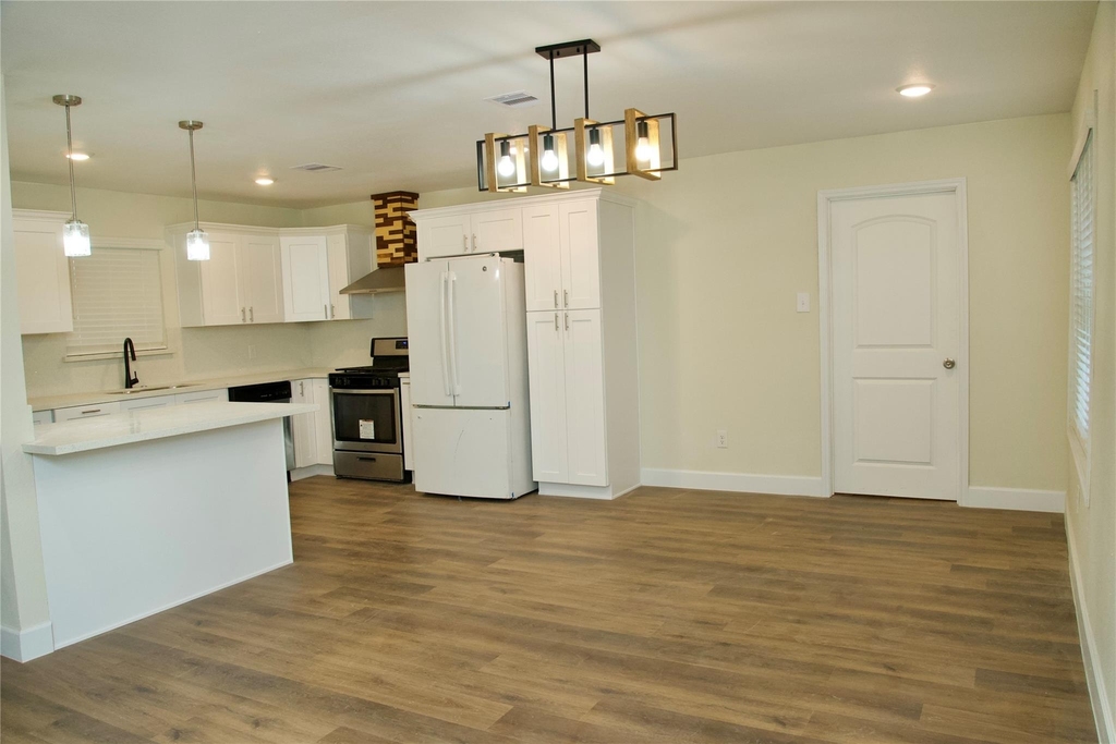 2405 Byron Avenue - Photo 1