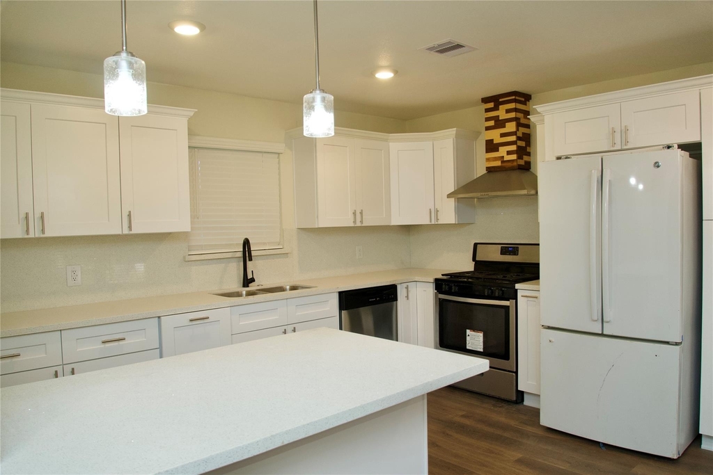 2405 Byron Avenue - Photo 3