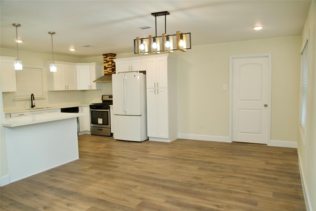 2405 Byron Avenue - Photo 4