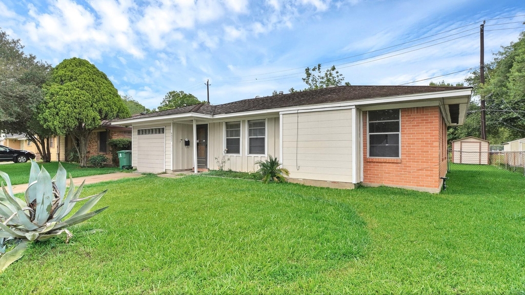 9953 Mango St - Photo 1