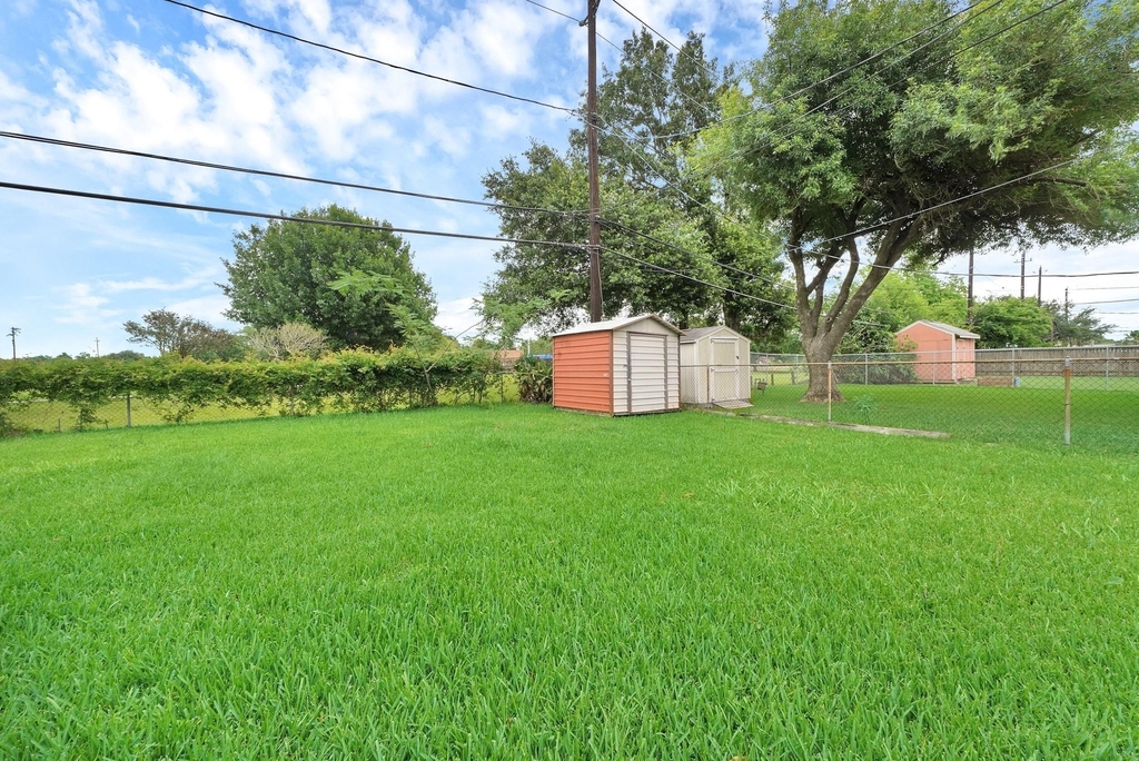 9953 Mango St - Photo 18