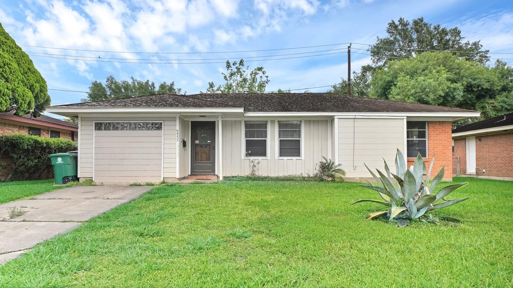 9953 Mango St - Photo 0