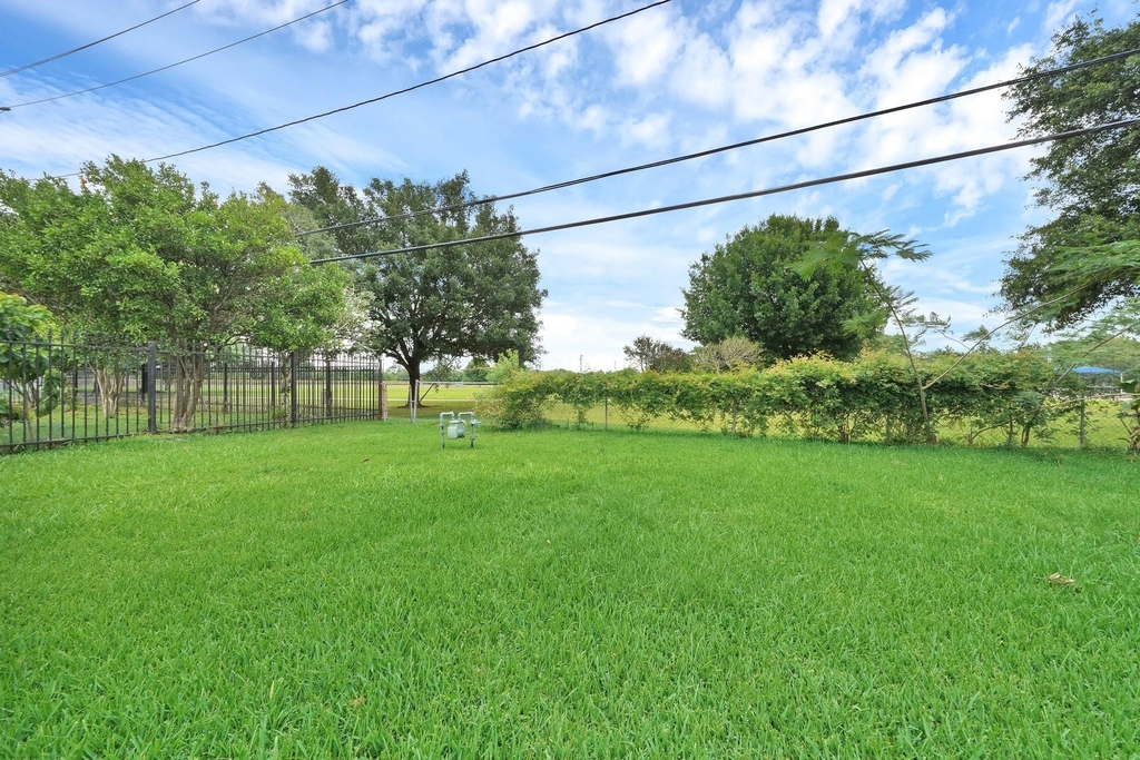 9953 Mango St - Photo 19