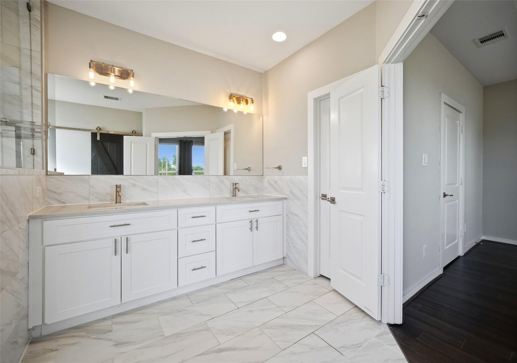 605 Dumble Street - Photo 26