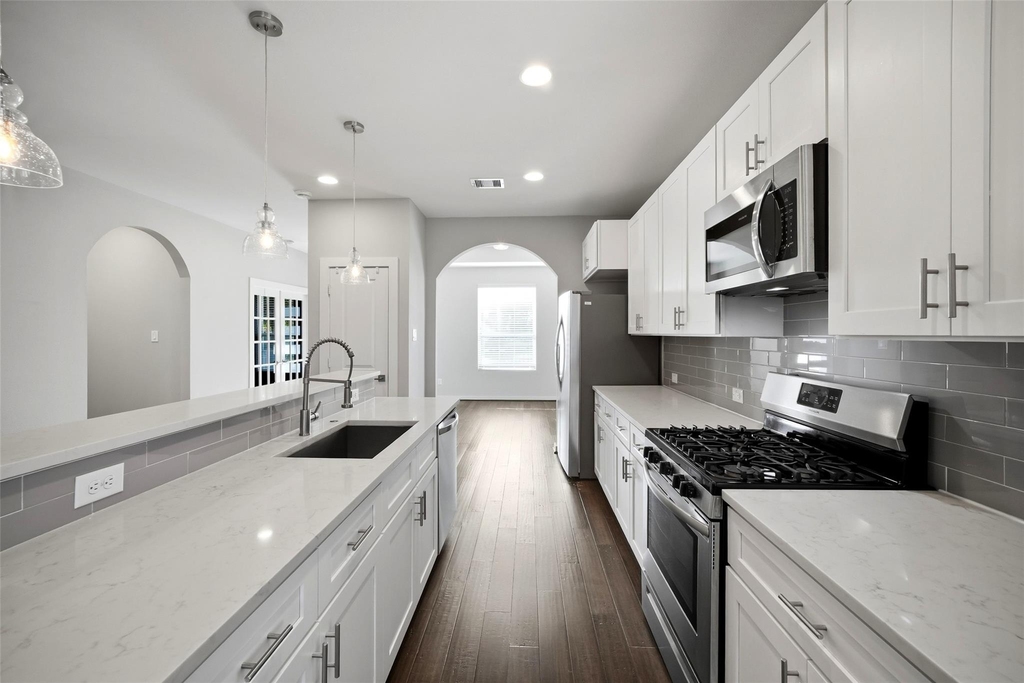 605 Dumble Street - Photo 0