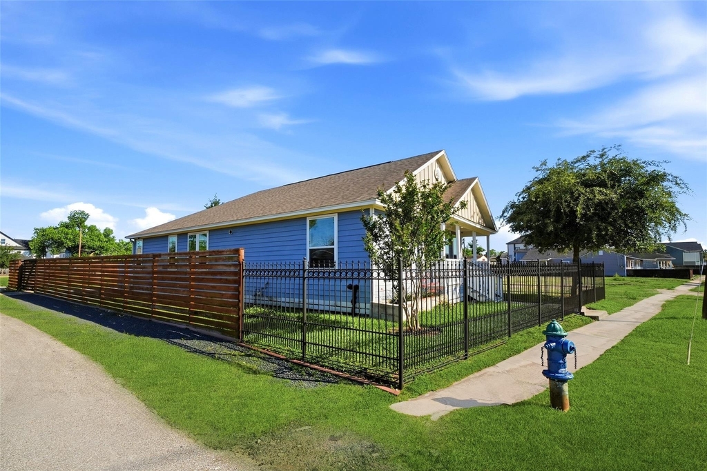 605 Dumble Street - Photo 2
