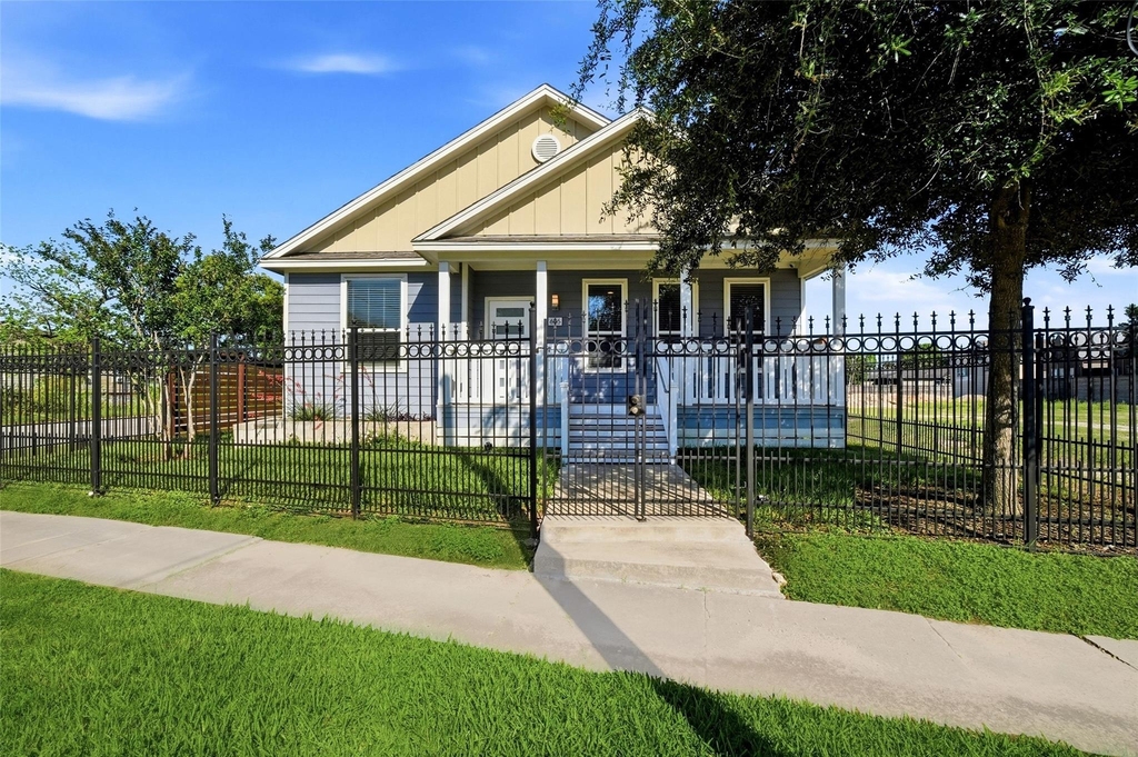 605 Dumble Street - Photo 1