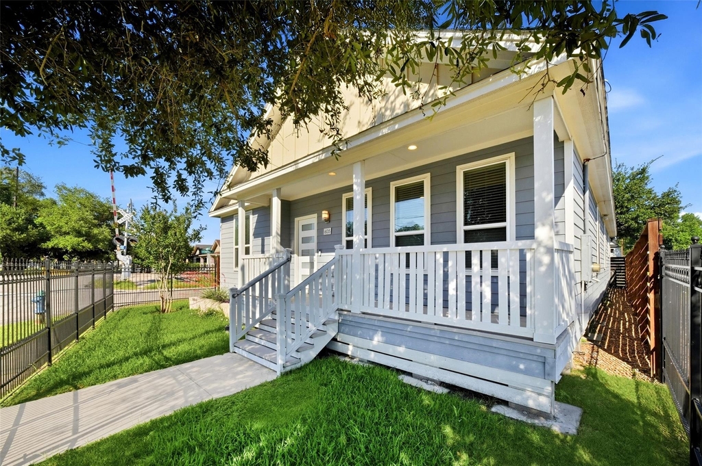 605 Dumble Street - Photo 4