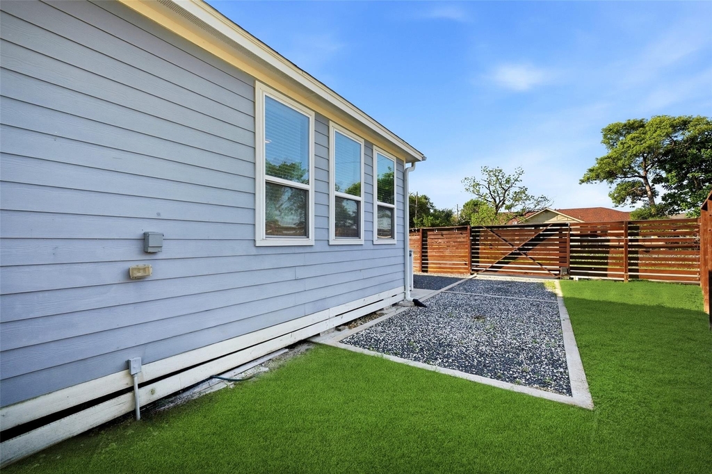 605 Dumble Street - Photo 41