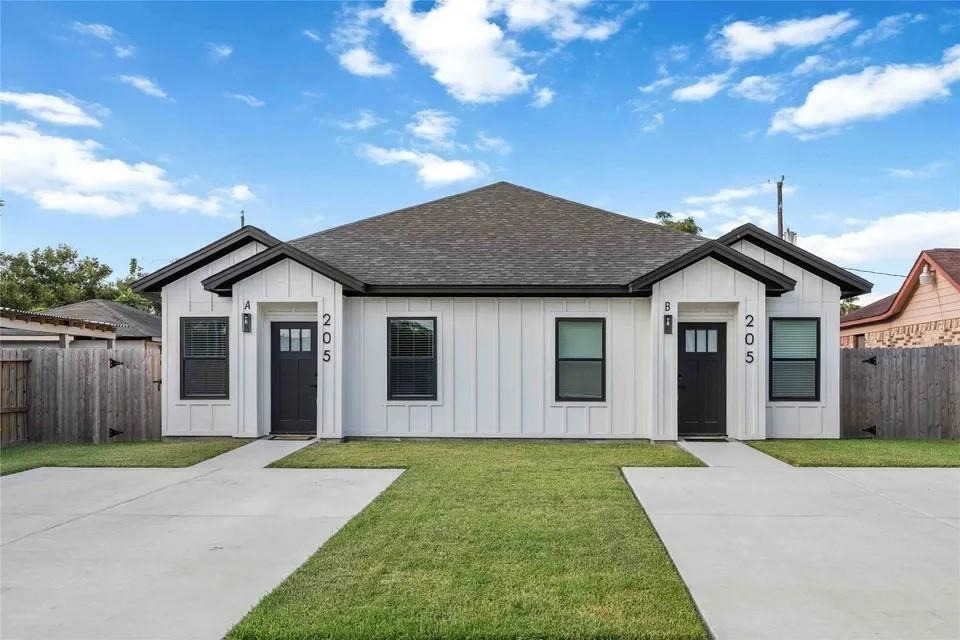 205 Bolden Street - Photo 3
