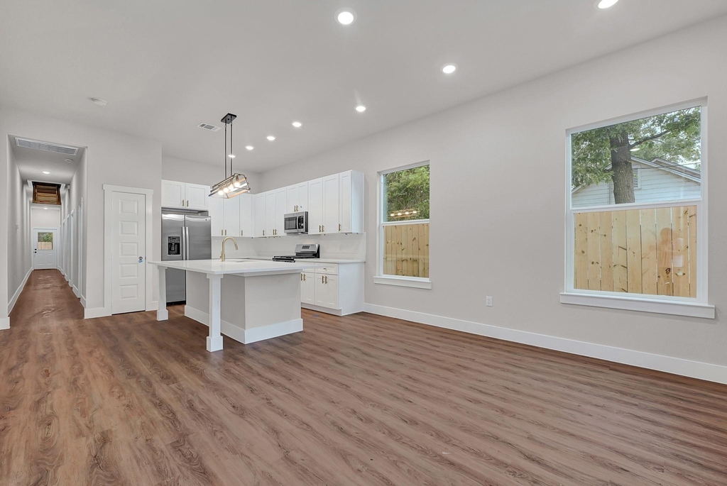 112 S San Jacinto Street - Photo 2