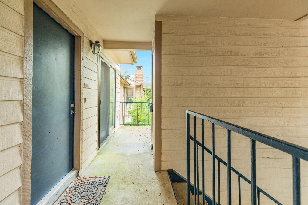 7128 N Holiday Drive - Photo 2