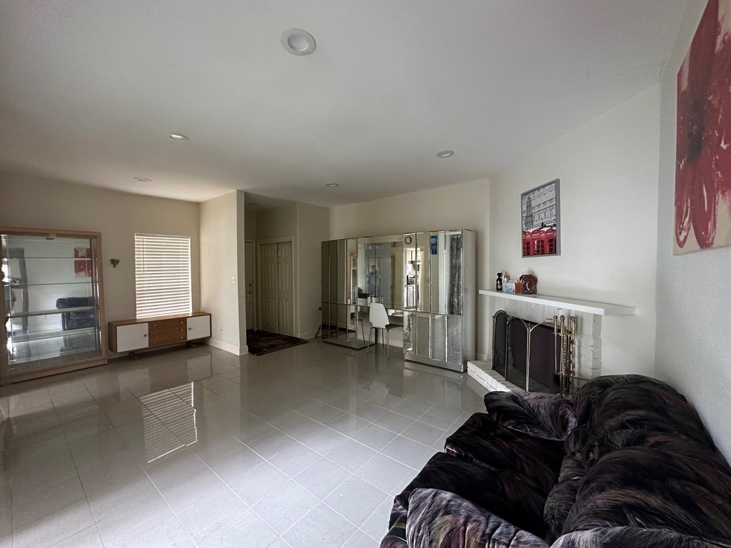 9809 Richmond Ave, Unit J-12 - Photo 2