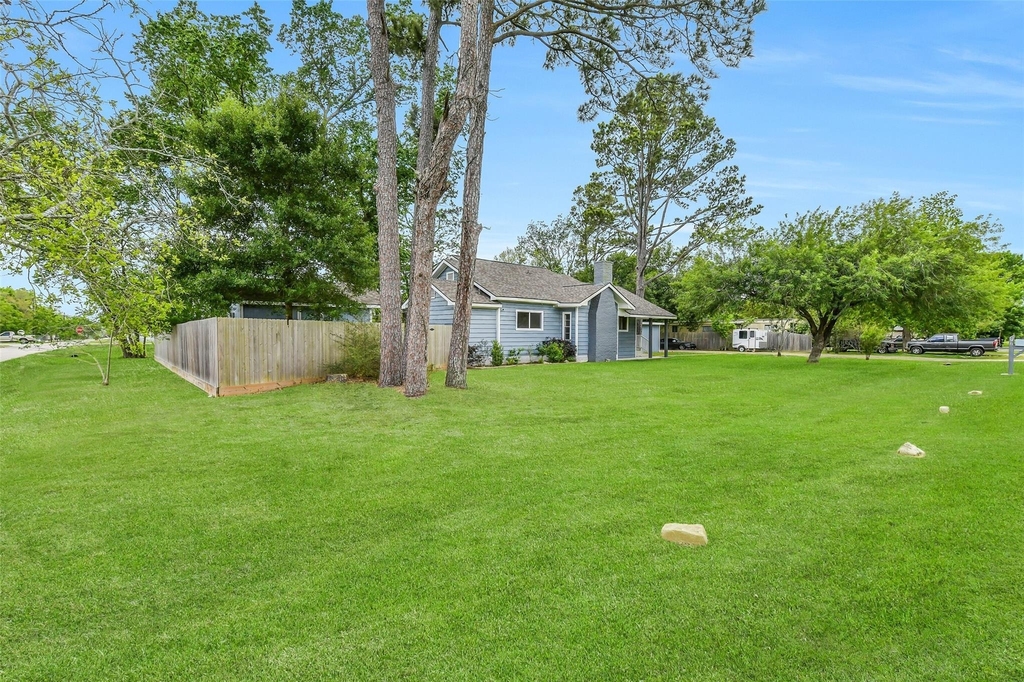 4712 33rd Street - Photo 3