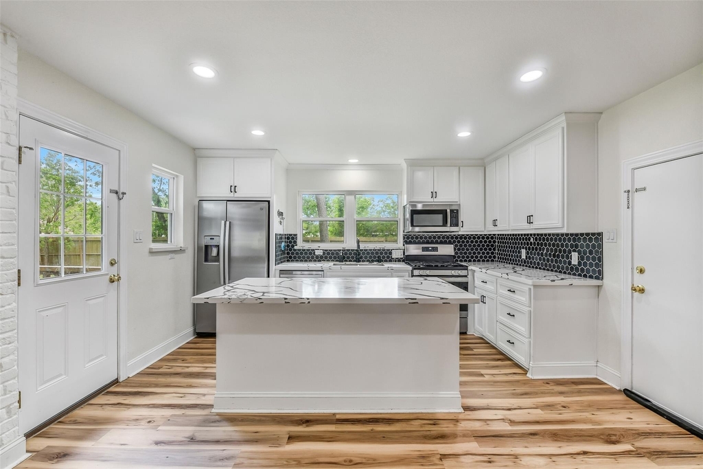 4712 33rd Street - Photo 8