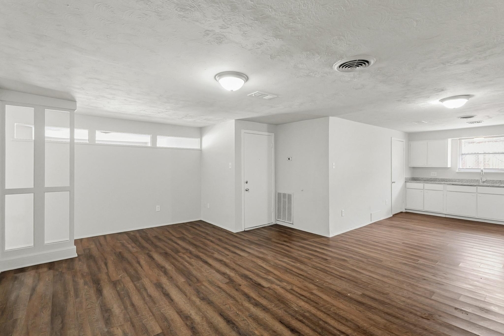 414 Grantham Road - Photo 2
