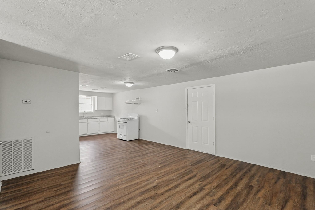 414 Grantham Road - Photo 3