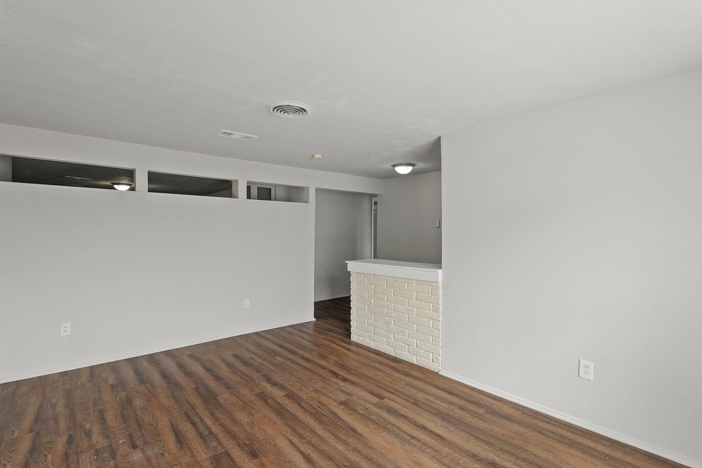 414 Grantham Road - Photo 4