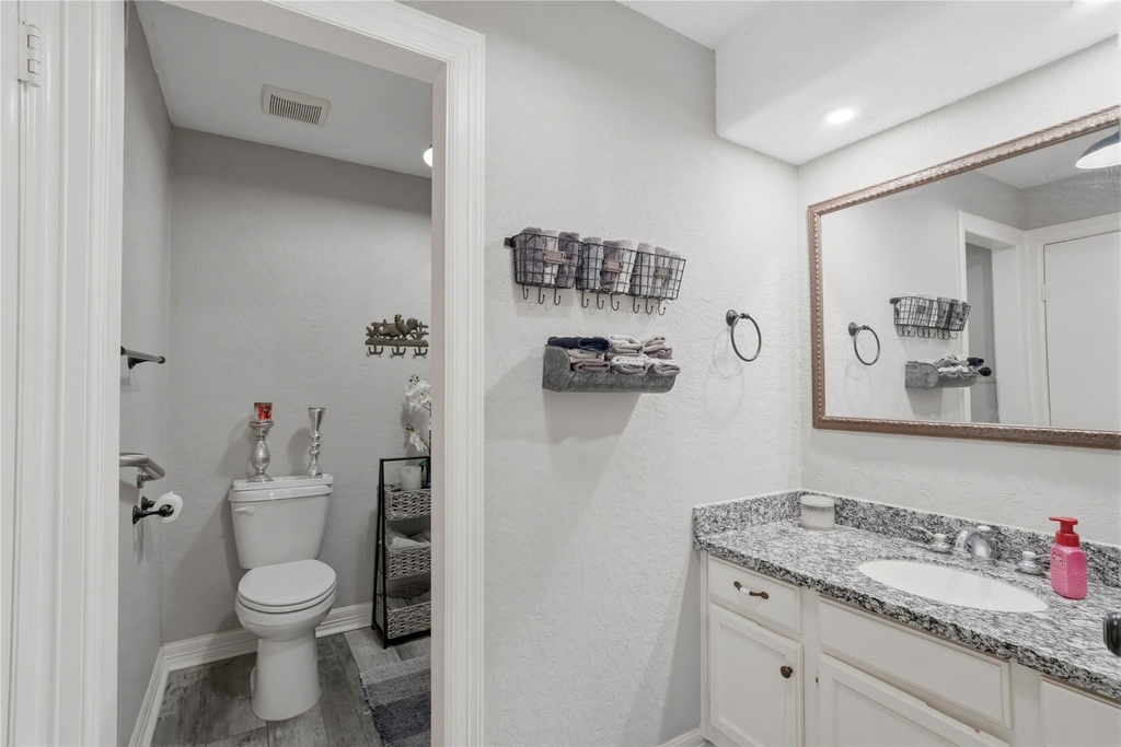 2938 Camelot Lane - Photo 20