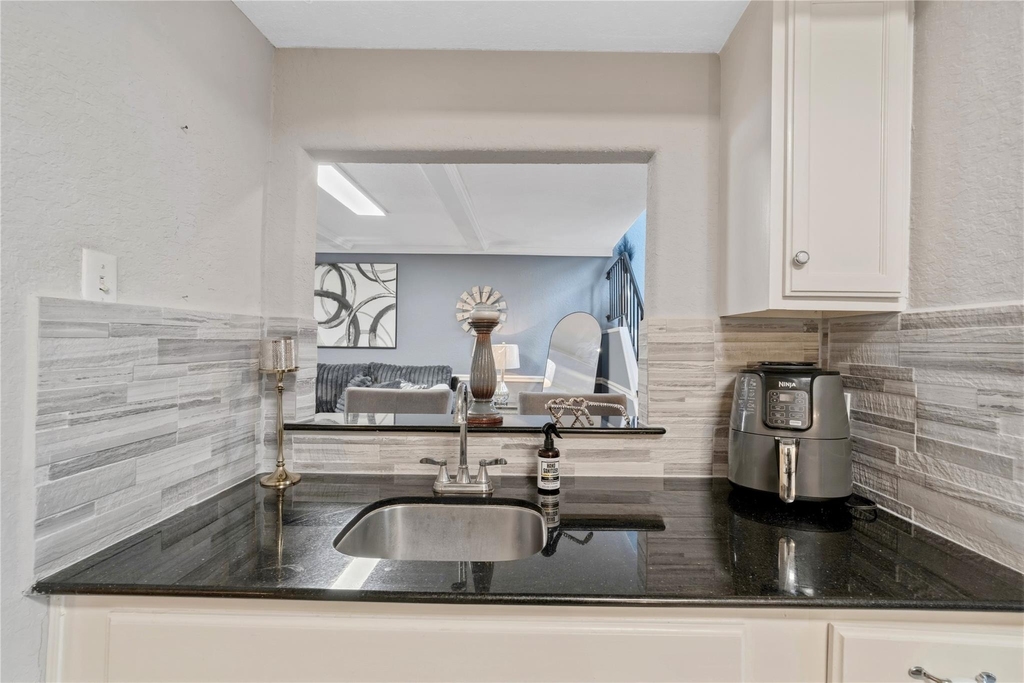 2938 Camelot Lane - Photo 11