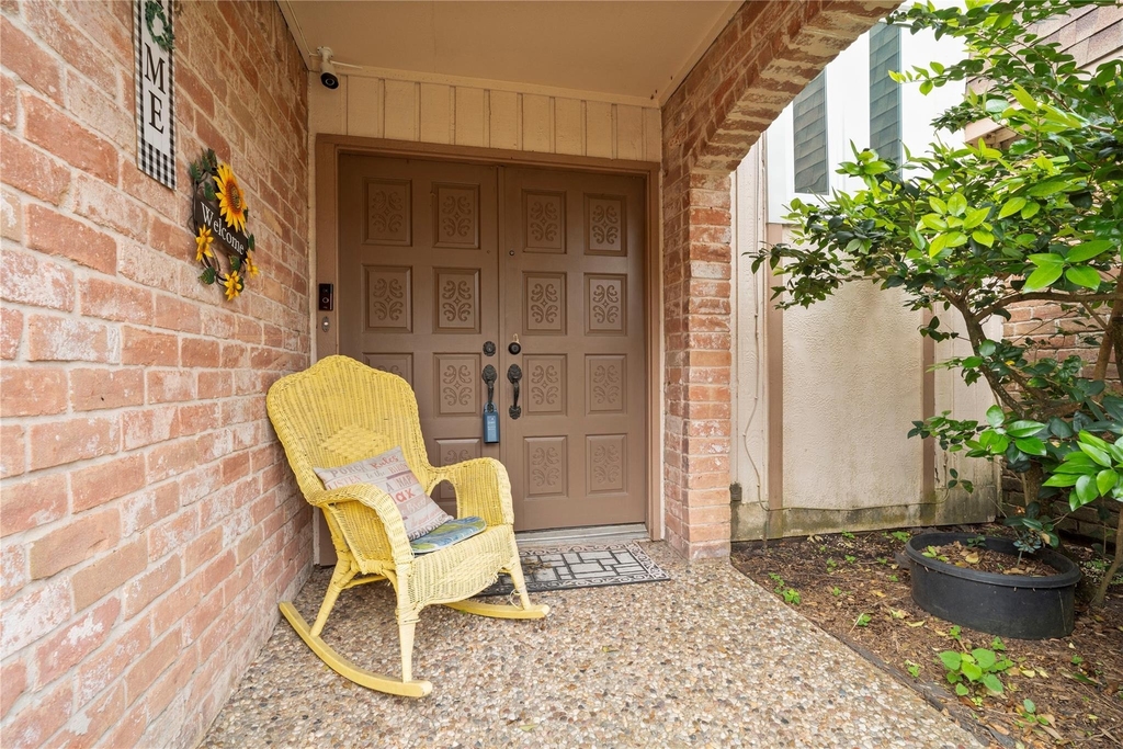 2938 Camelot Lane - Photo 0