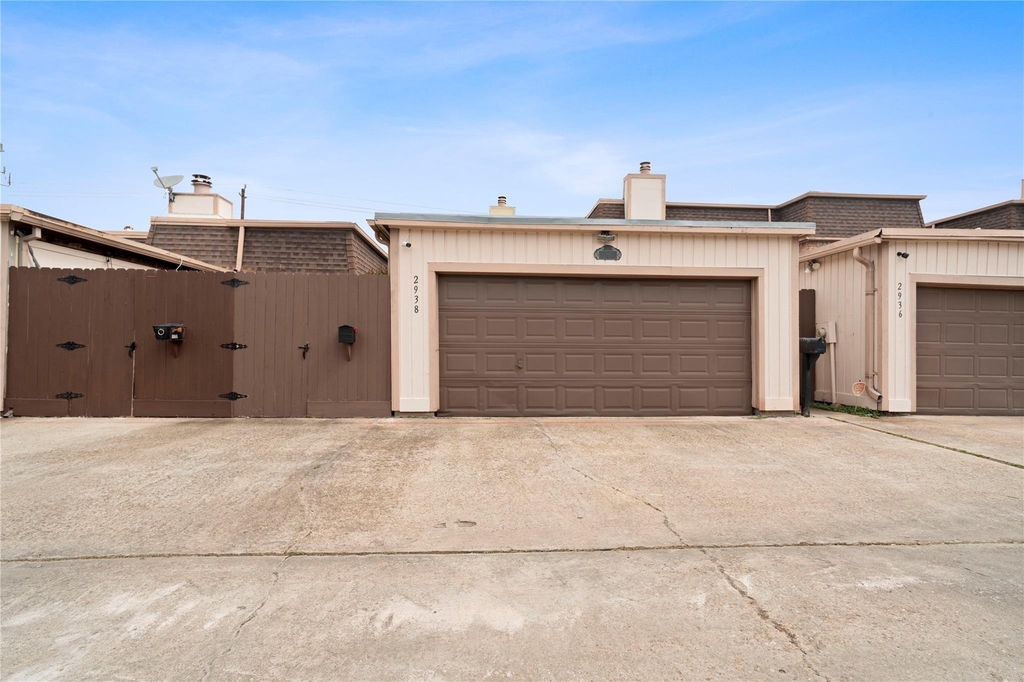 2938 Camelot Lane - Photo 33