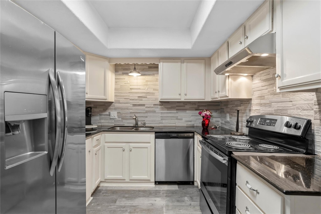 2938 Camelot Lane - Photo 7