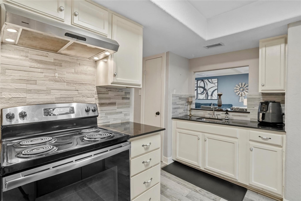 2938 Camelot Lane - Photo 10