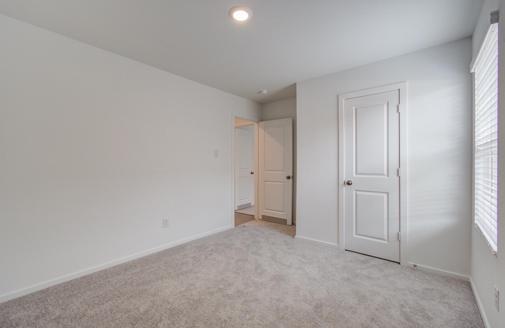 18054 Le Gotte Lane - Photo 8