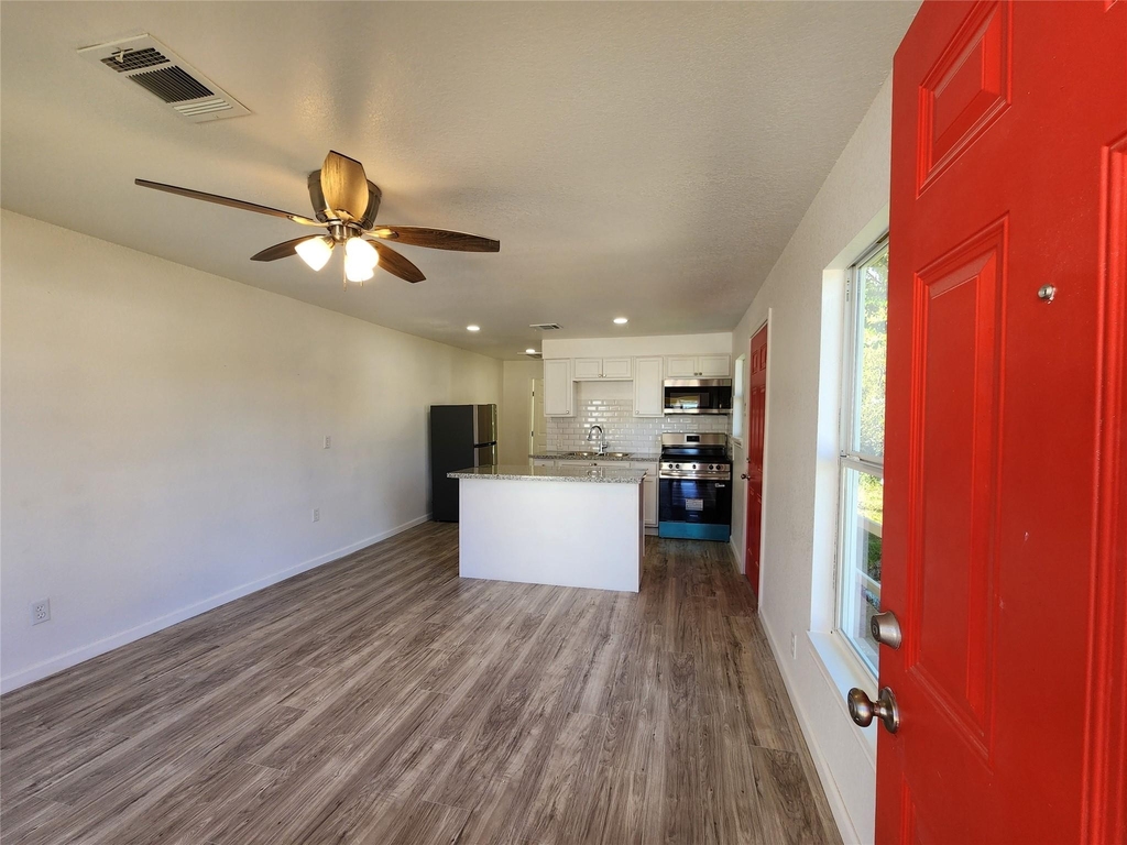 2706 Berry Street - Photo 2
