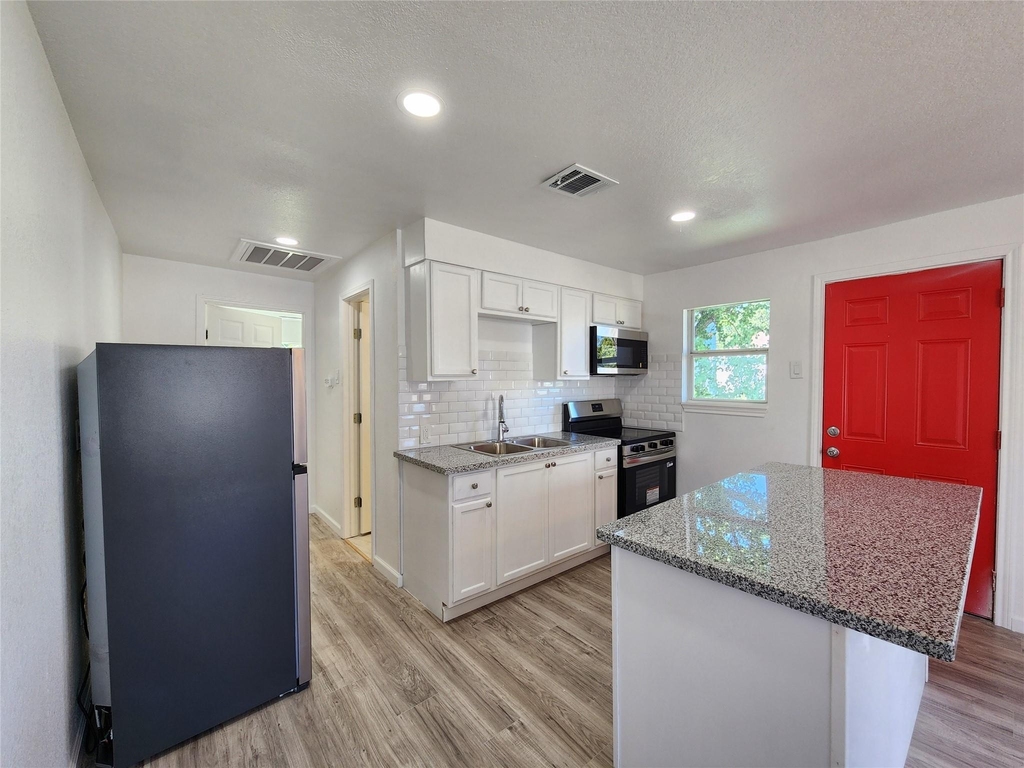 2706 Berry Street - Photo 0