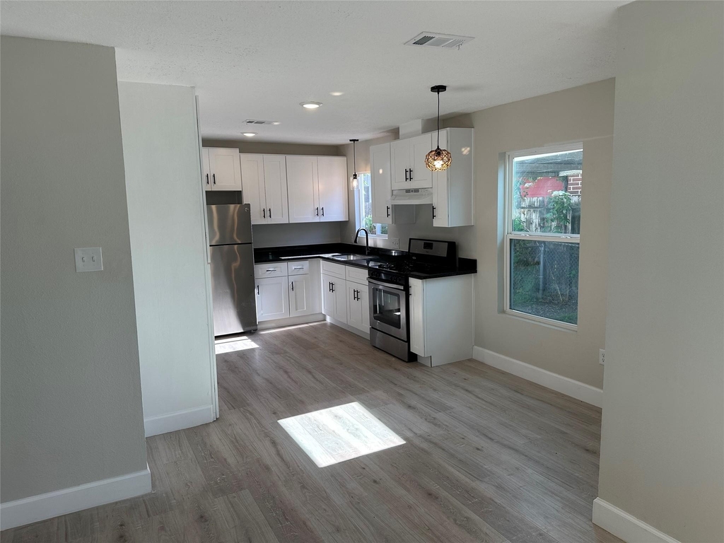 820 Bennington Street - Photo 3