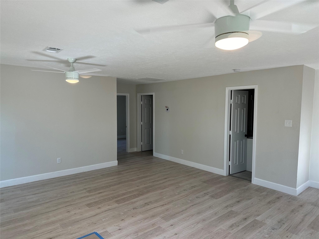 820 Bennington Street - Photo 2