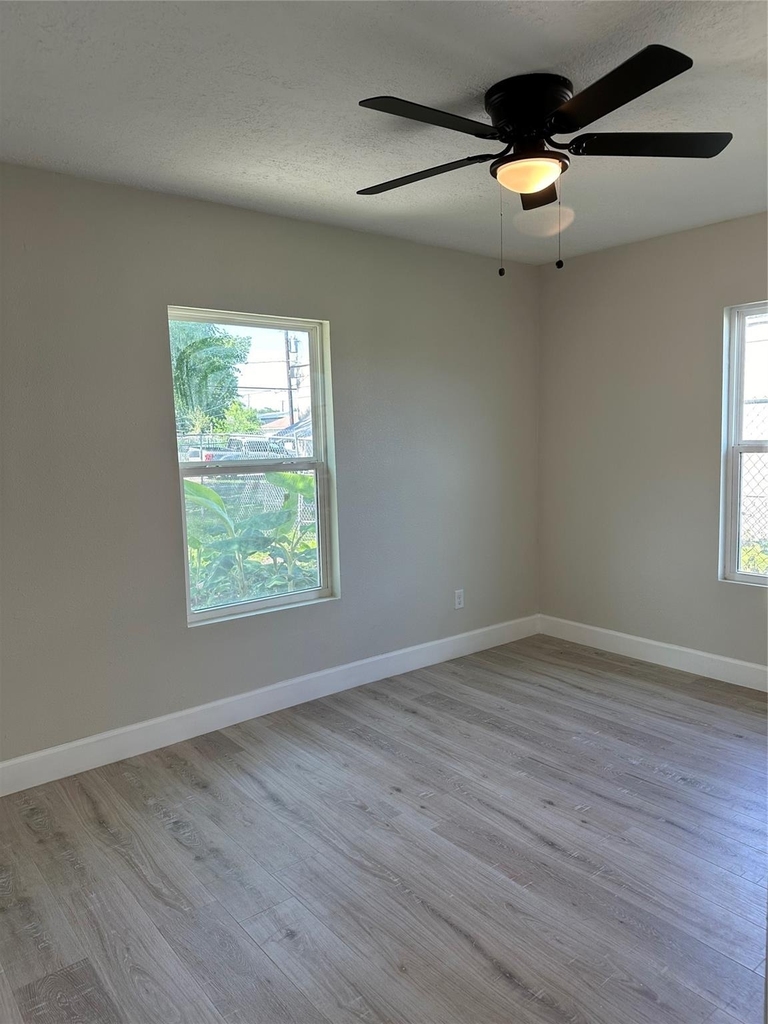 820 Bennington Street - Photo 6