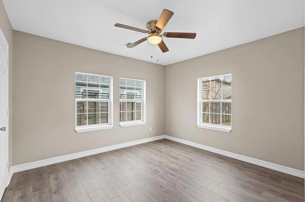 5244 Leeland Street - Photo 9