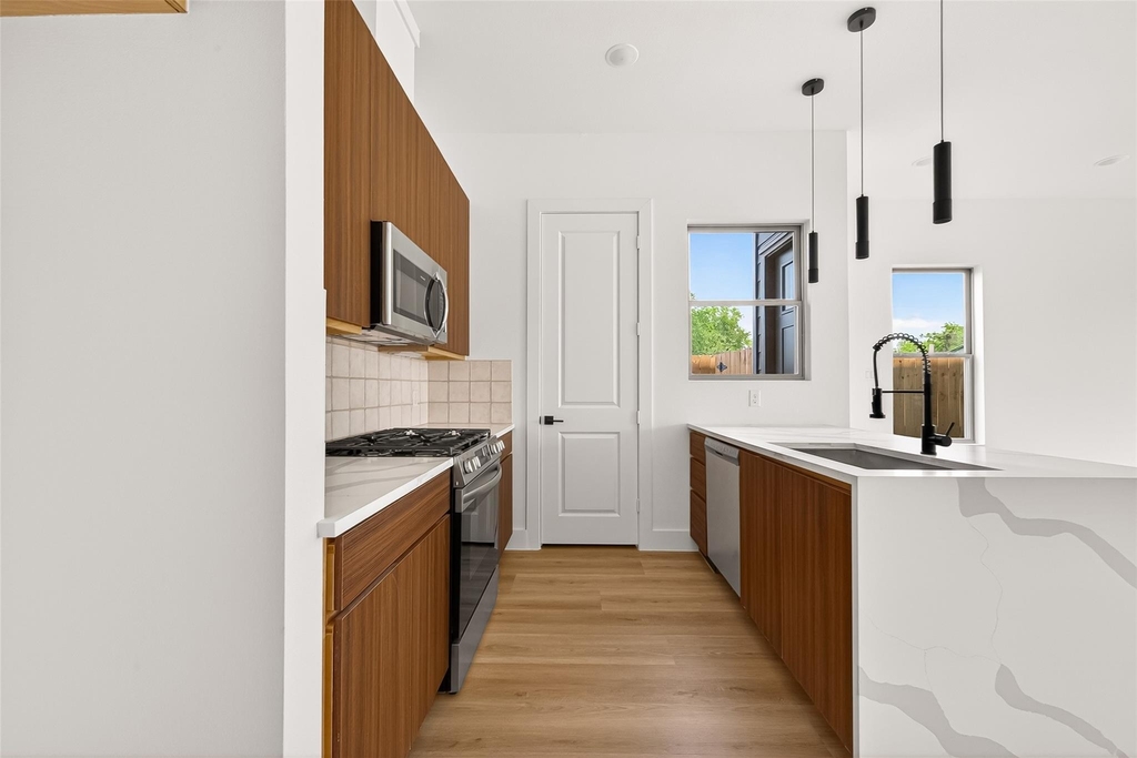 7422 Maxroy Street - Photo 11