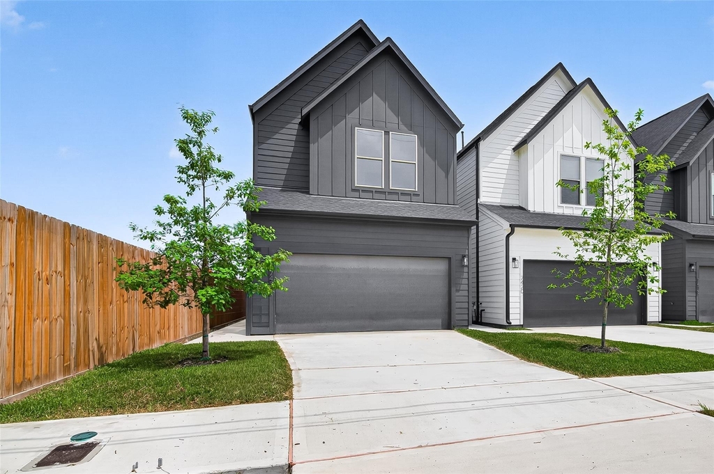 7422 Maxroy Street - Photo 1