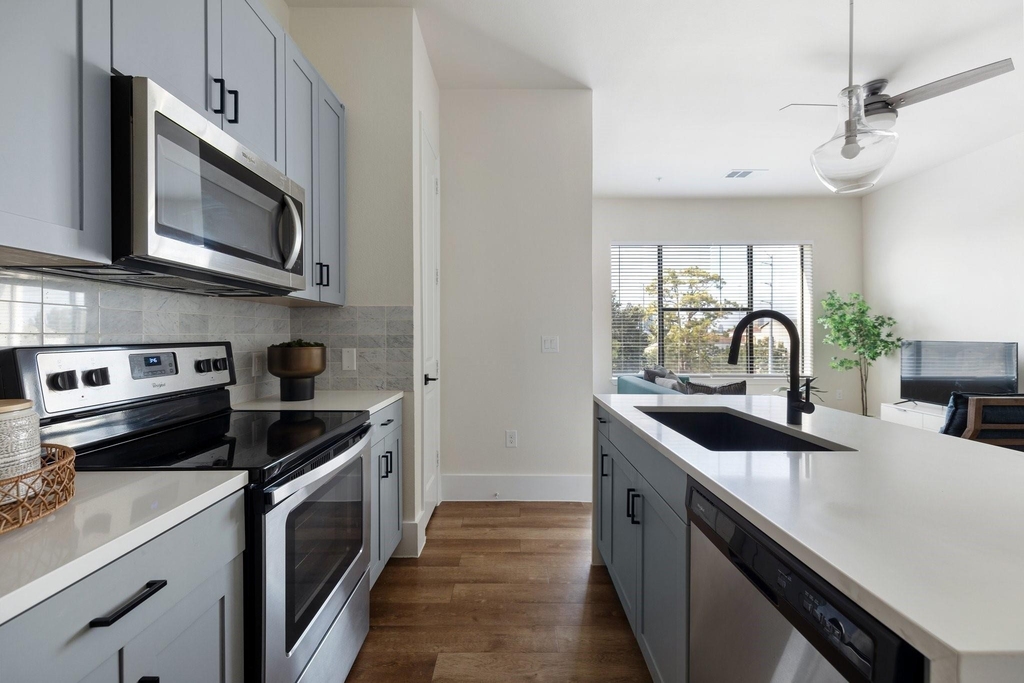 1508 Blodgett Street - Photo 2