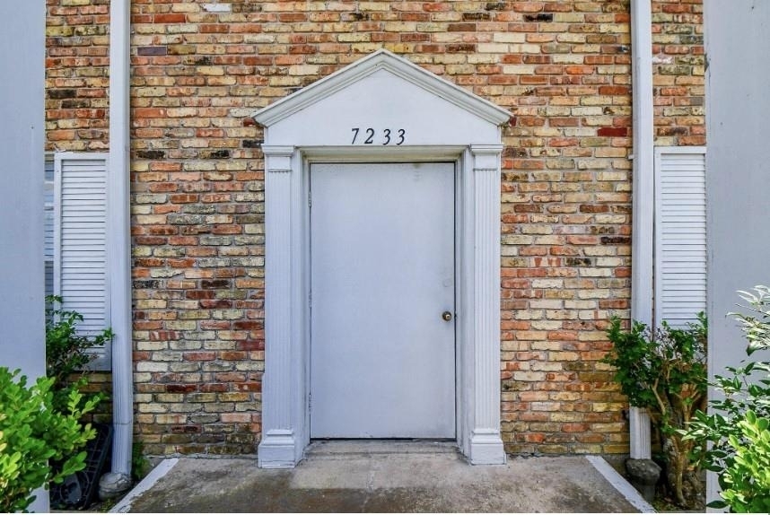 7233 Beechnut Street - Photo 2