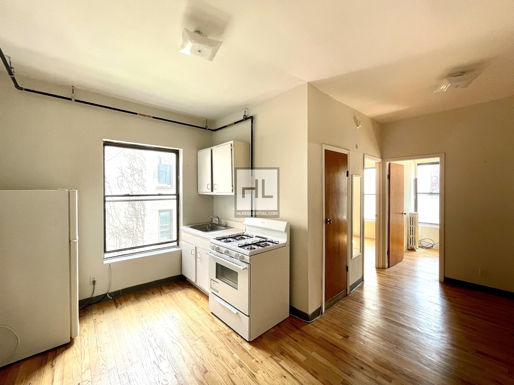 East 14 Street - Photo 2