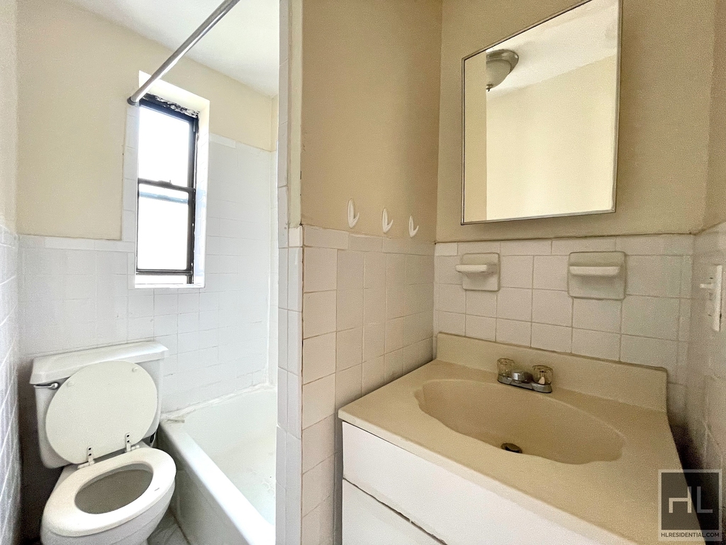 East 14 Street - Photo 4