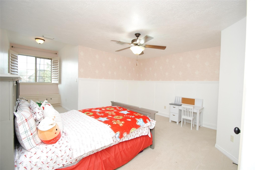 15823 Medina Lake Lane - Photo 34