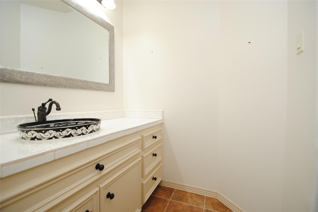15823 Medina Lake Lane - Photo 33