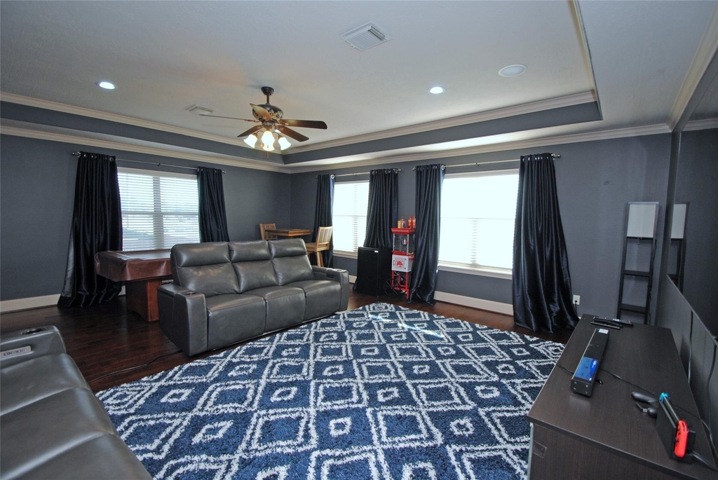 15823 Medina Lake Lane - Photo 37